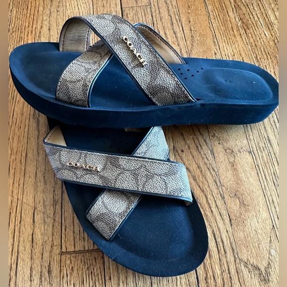 EUC Coach Janine sandals - Picture 2 of 6